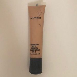 MAC Studio Sculpt SPF 15 Foundation